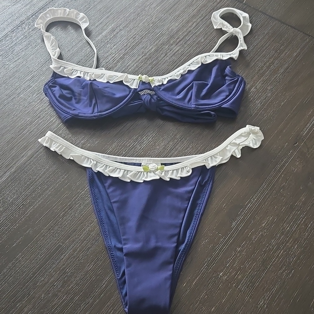 Edikted Kellie Navy Bikini Set Size Medium - Picture 4 of 13